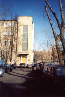 Дом Гарибянов в Подсосенском переулке. Предпоследнее левое окно сверху - комната Гарибянов.